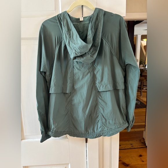 Lululemon Hood Lite in Grey Eucalyptus size 6, hood, pockets. Zip up, drawstring - Picture 6 of 9